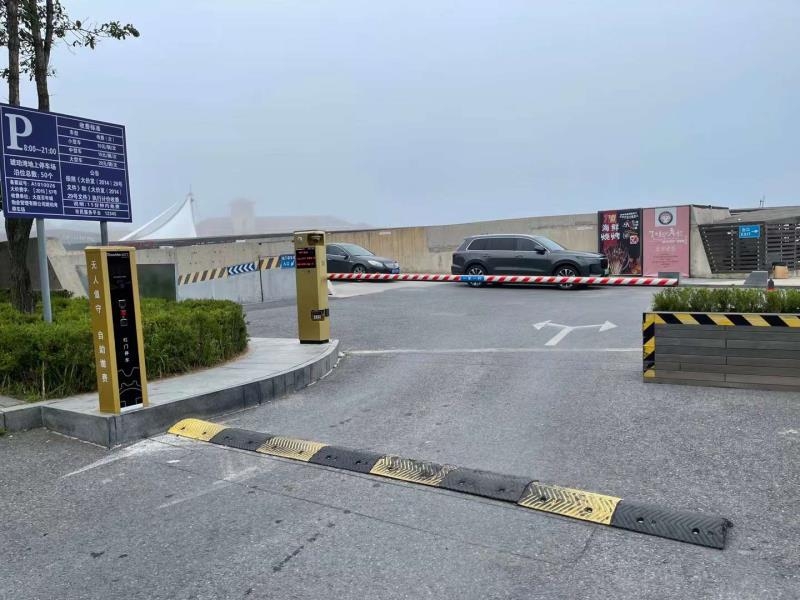 琥珀湾石槽海滨浴场